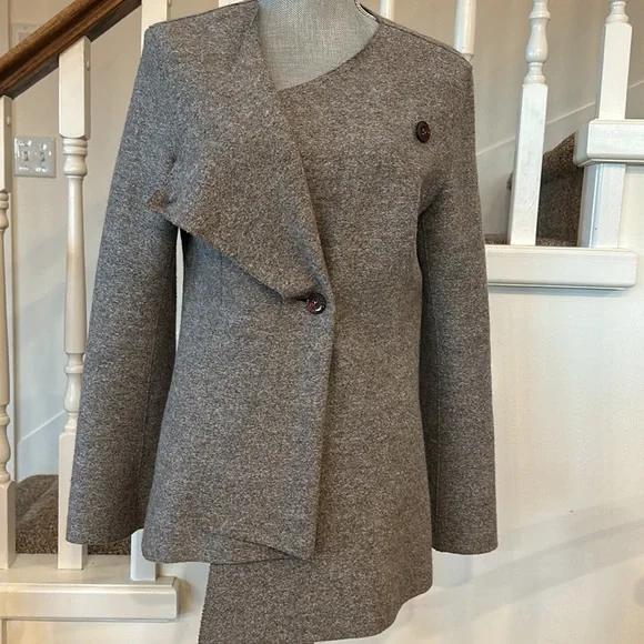 Wool Assymetrical  jacket - Picture 3 of 8